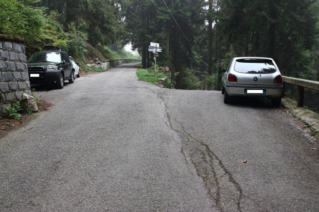 Alpe Piella (1190 mt.) posteggio lungo la strada del Monte Bisbino
